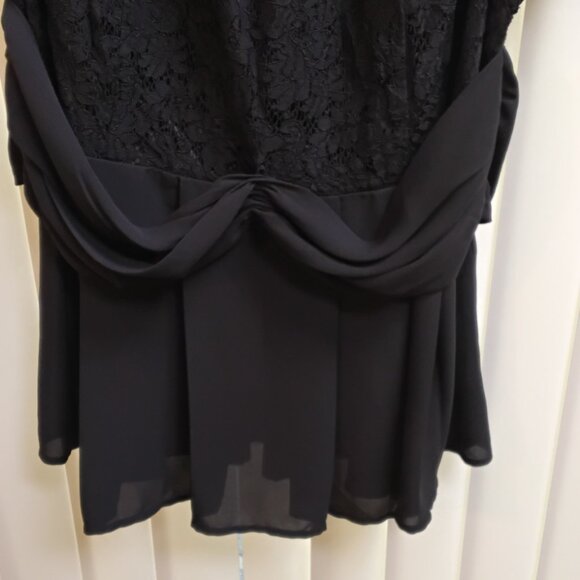 22W Roamans Black Laced Overlay Peplum Blouse - Picture 3 of 7